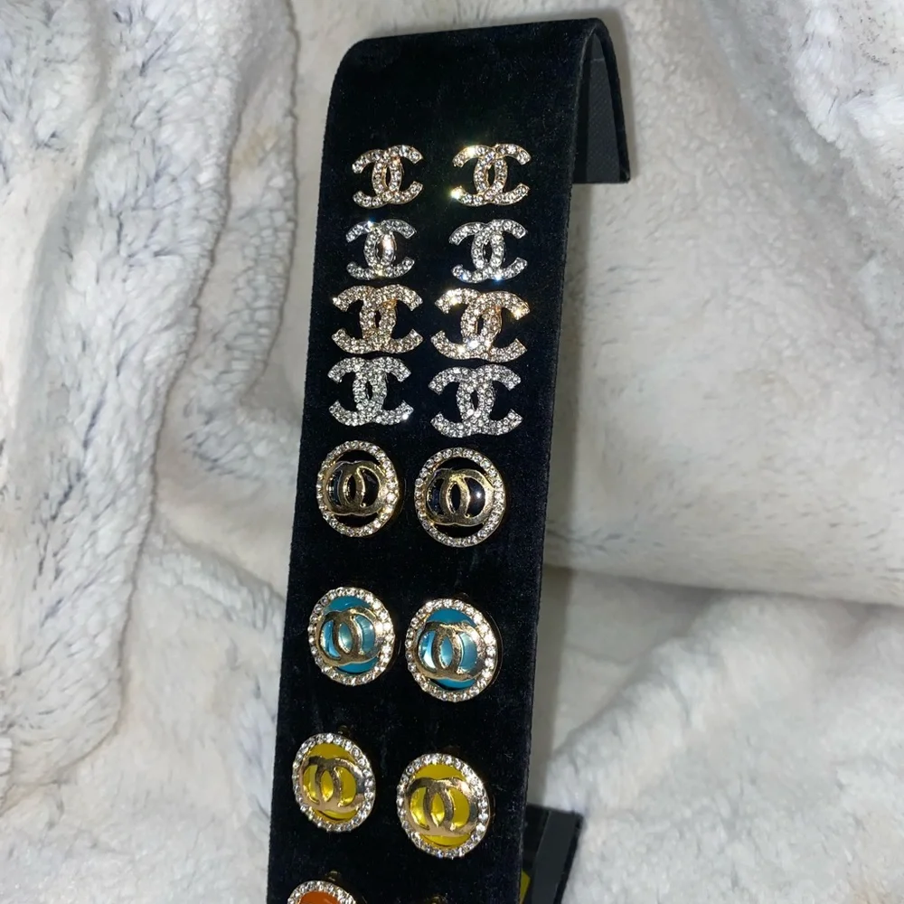 Fashion earrings. - Picture 3 of 5